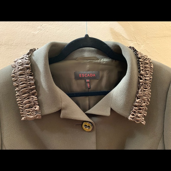 Woman”s Escada Blazer - Picture 8 of 10